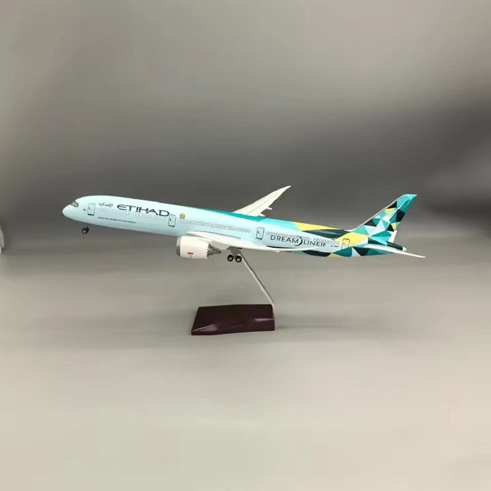 Modelo de avião de resina Etih - Model Airplane Plastic avaliação e preço