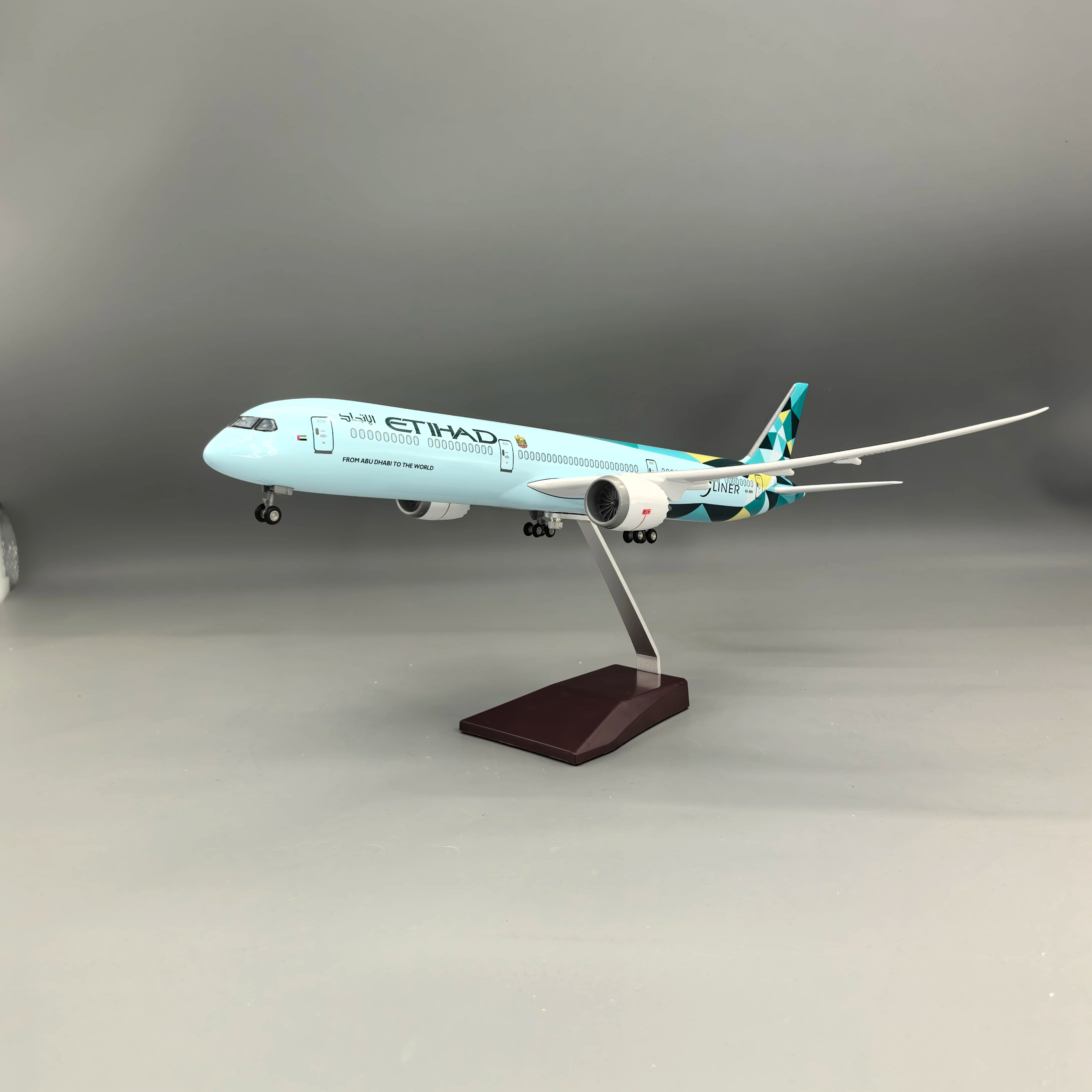 Modelo de avião de resina Etih - Model Airplane Plastic avaliação e preço