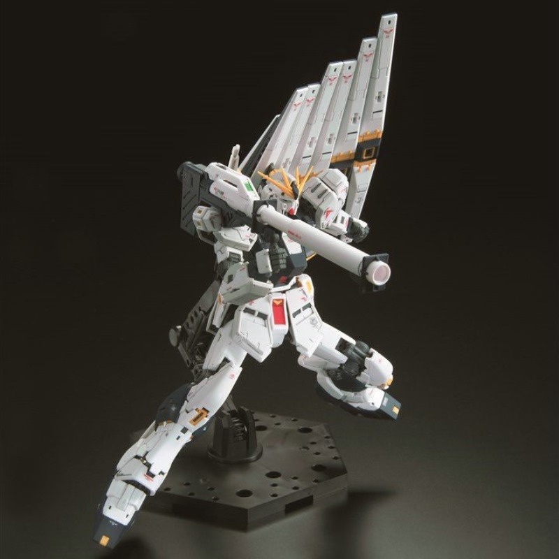 Em estoque: Kit de montagem de - Bandai Model Gundam Rg avaliação e preço