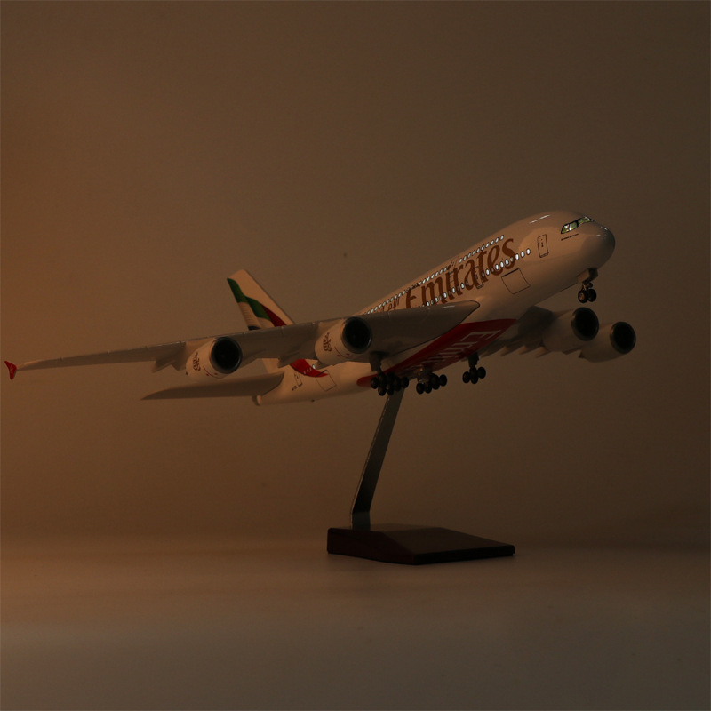 Novo Emirados A380 Modelo Aviã - Model Airplane Plastic avaliação e preço